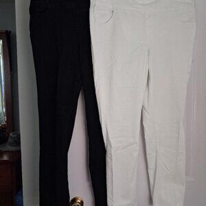 Set of TWO  - Gloria Vanderbilt "Amanda" Pull On Jeans - Very Good Condition